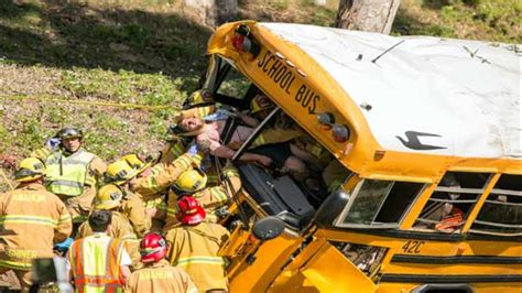 accident school bus crash
